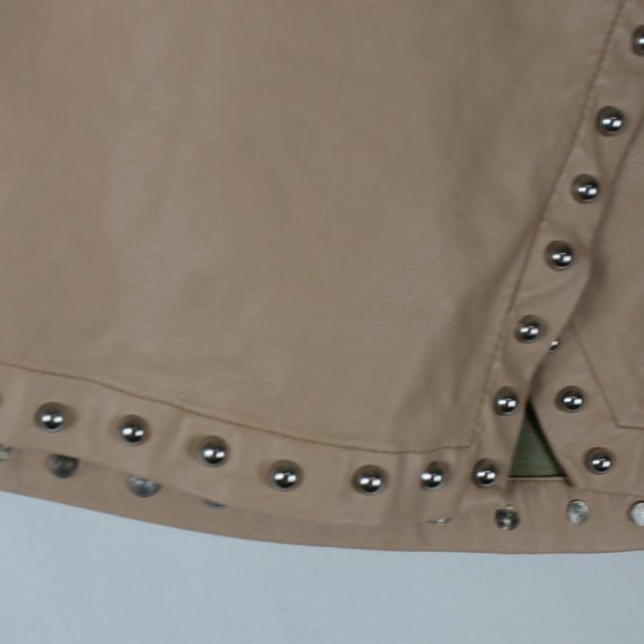 FOREVER 21 Mini Skirt Skort Woman Sizse Small Peach Faux Leather Silver Studded - Picture 4 of 11